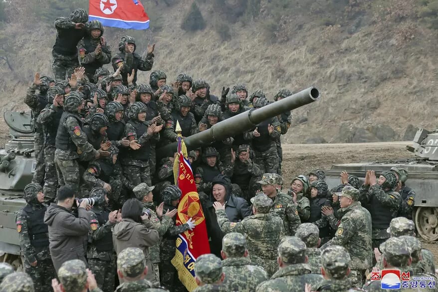 捕虜になるより死を―金正恩氏「自爆戦術」認める