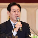 韓国の李在明大統領は、2026年1月7日(水)、中国・上海で韓国メディア関係者との会合で発言した。(ハン・サンギュン/聯合ニュース提供、AP通信経由)