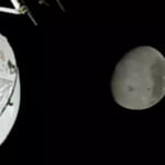 NASAが提供した映像からのこの画像は、2026年4月6日（月）、アルテミスIIミッションの宇宙飛行士たちが人類史上地球から最も遠い距離に到達した後、オリオン宇宙船の外部カメラから撮影された月の様子を捉えたものです。（NASA提供、AP通信経由）