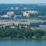 2026年8月19日(水)、ワシントンD.C.のワシントン記念塔から見たペンタゴン。(AP通信/アレックス・ブランドン撮影)